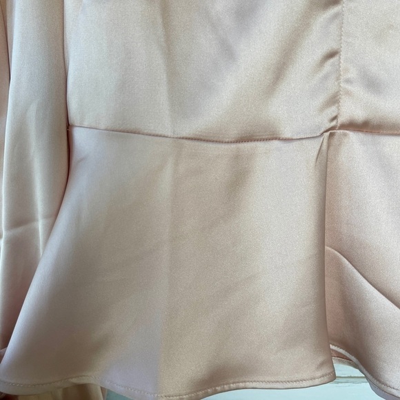 LULUS, NWT, WOMENS, DELICATE & FEMININE, CHAMPAGNE COLOR, SATIN TOP. SIZE S - Picture 4 of 13